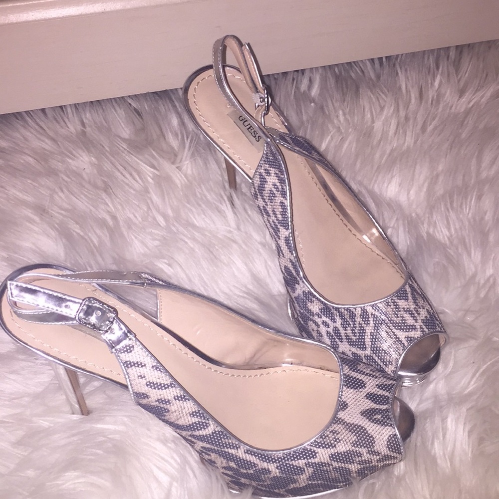 ⭐️✨3 for$20 ✨⭐️ Guess white leopard high heels size 9.5